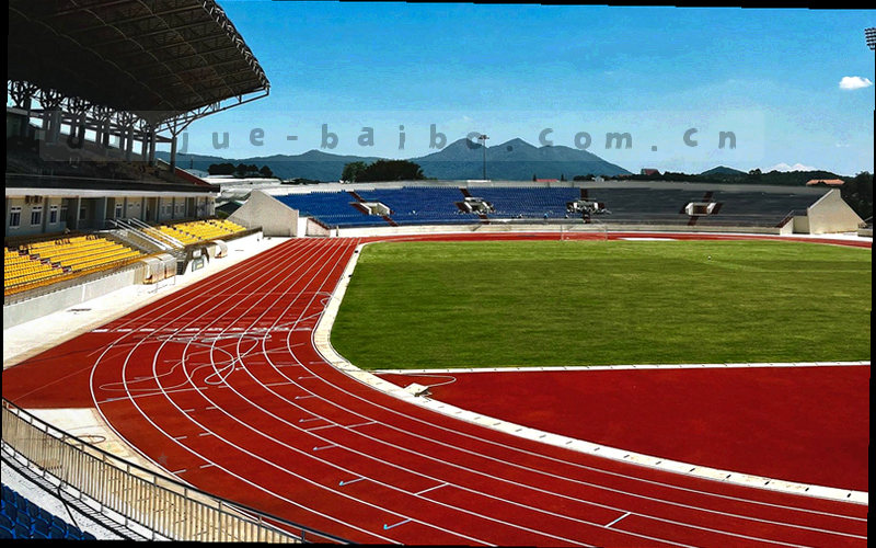 足球场与比分屏抽象插画，突出两队对决的紧张感